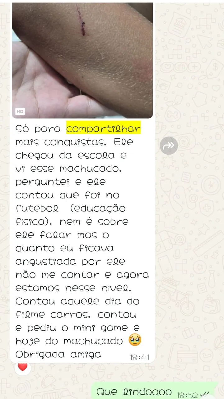 Print de conversa no WhatsApp: mãe agradece e conta que o filho, que antes não contava as coisas pra ela, chegou contando sozinho sobre um machucado no futebol